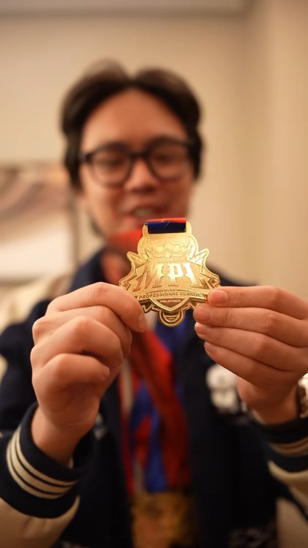 Team Liquid PH's custom MPL Philippines Season 15 medal "Graduation Ceremony" screencap Team Liquid PH's custom MPL Philippines Season 15 medal "Graduation Ceremony" screencap